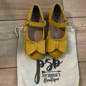 Pipperdoodles bow shoes yellow size 31